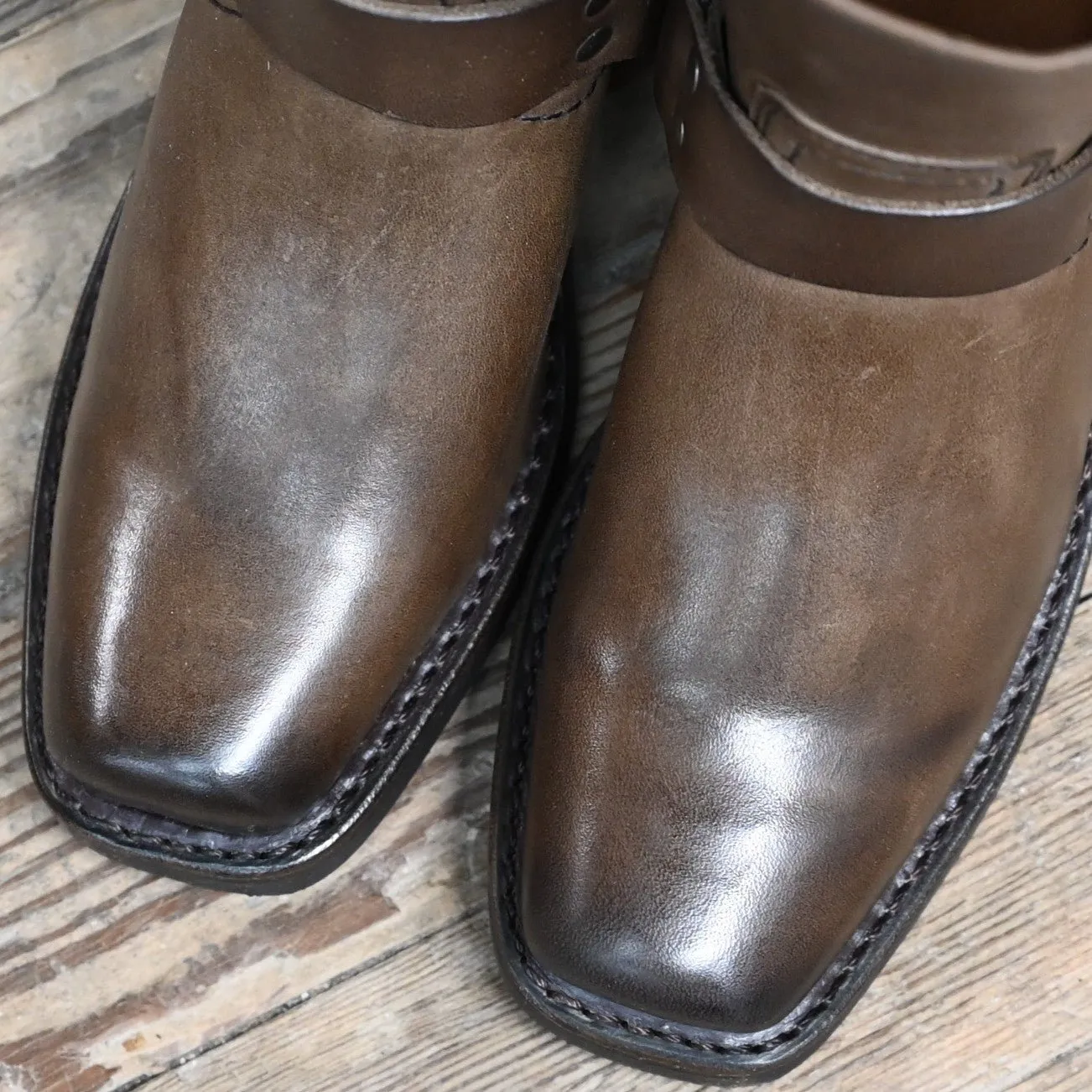 The FRYE Company Harness 8R Boot in Smoke