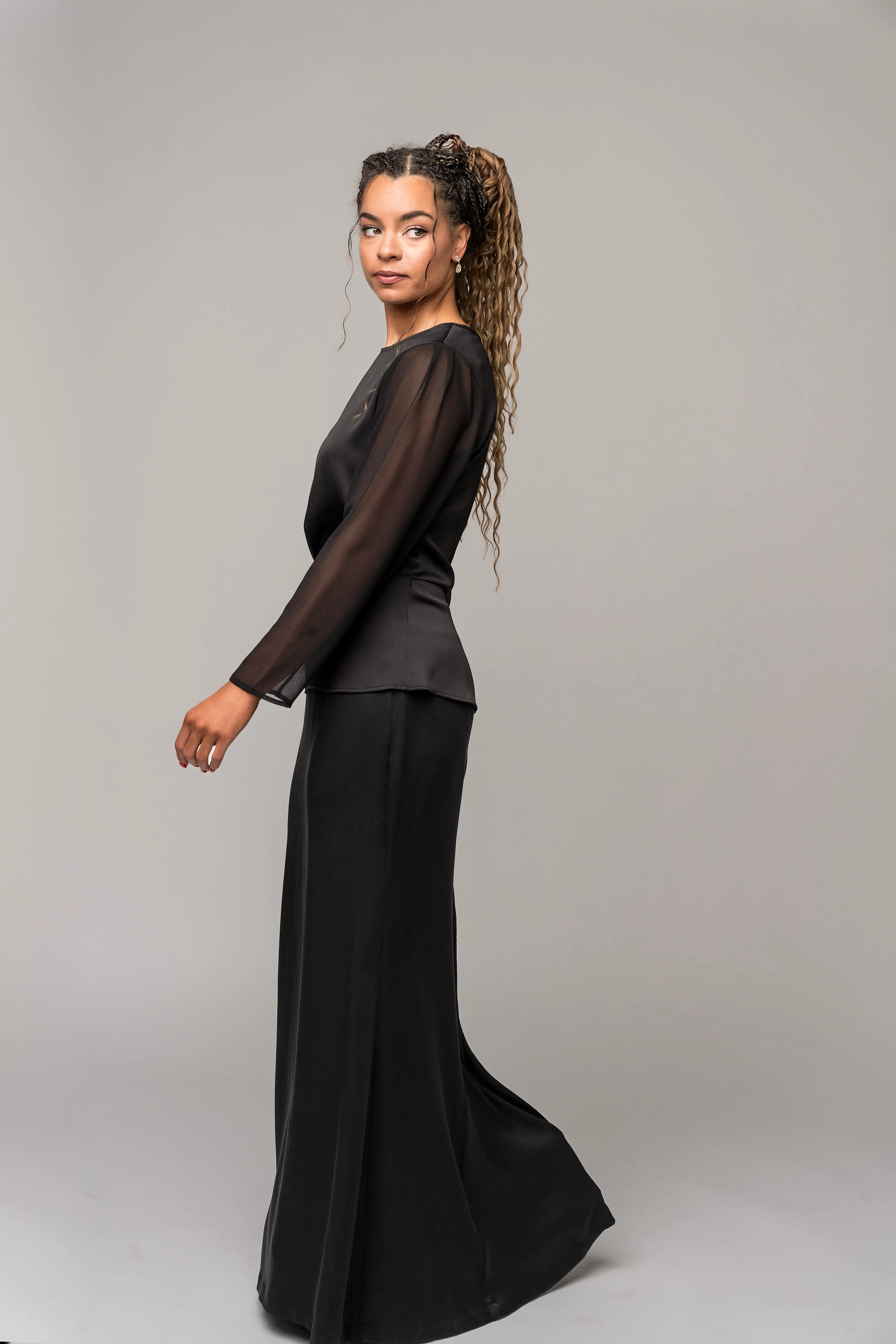 Three-Piece Maria Capsule