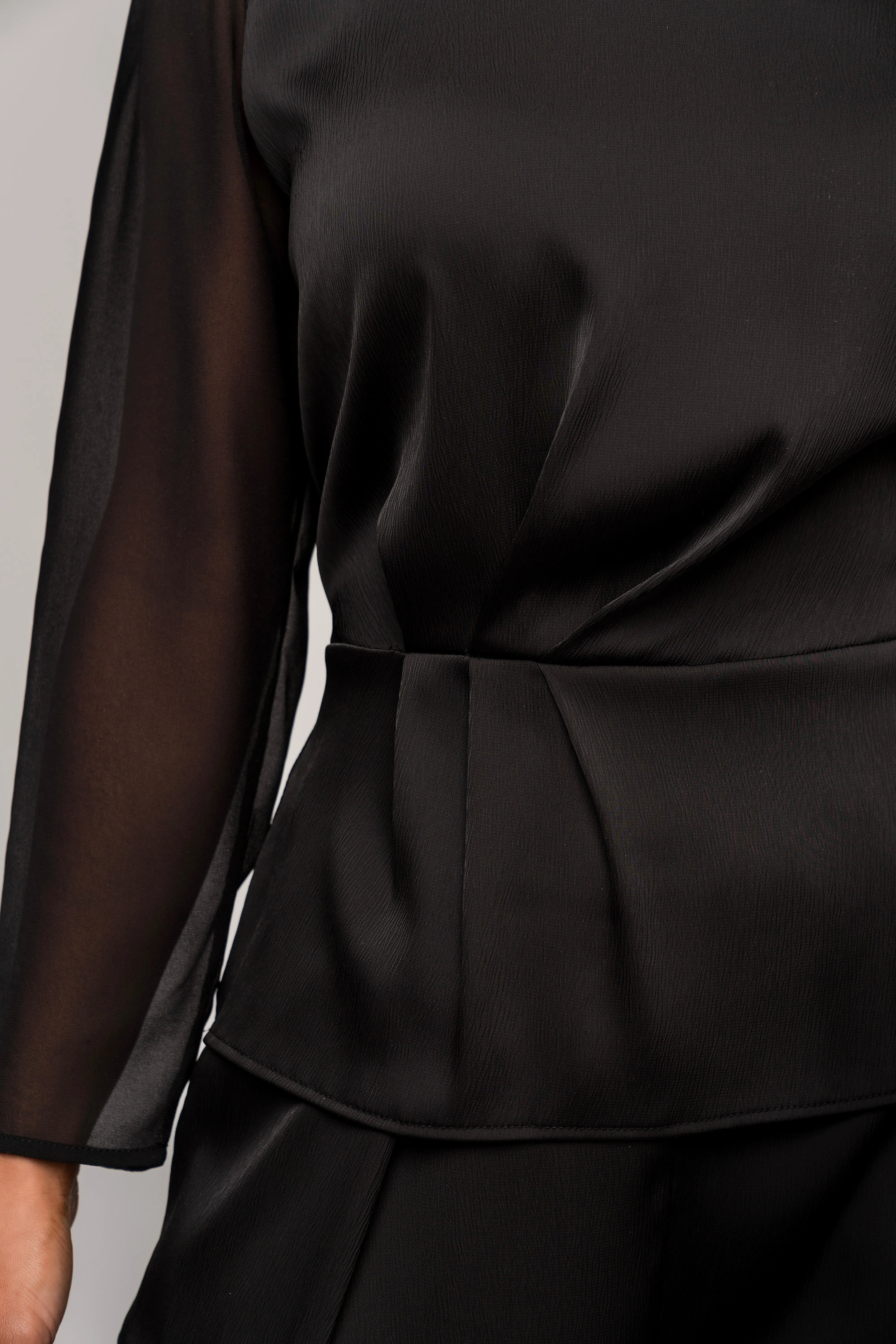 Three-Piece Maria Capsule